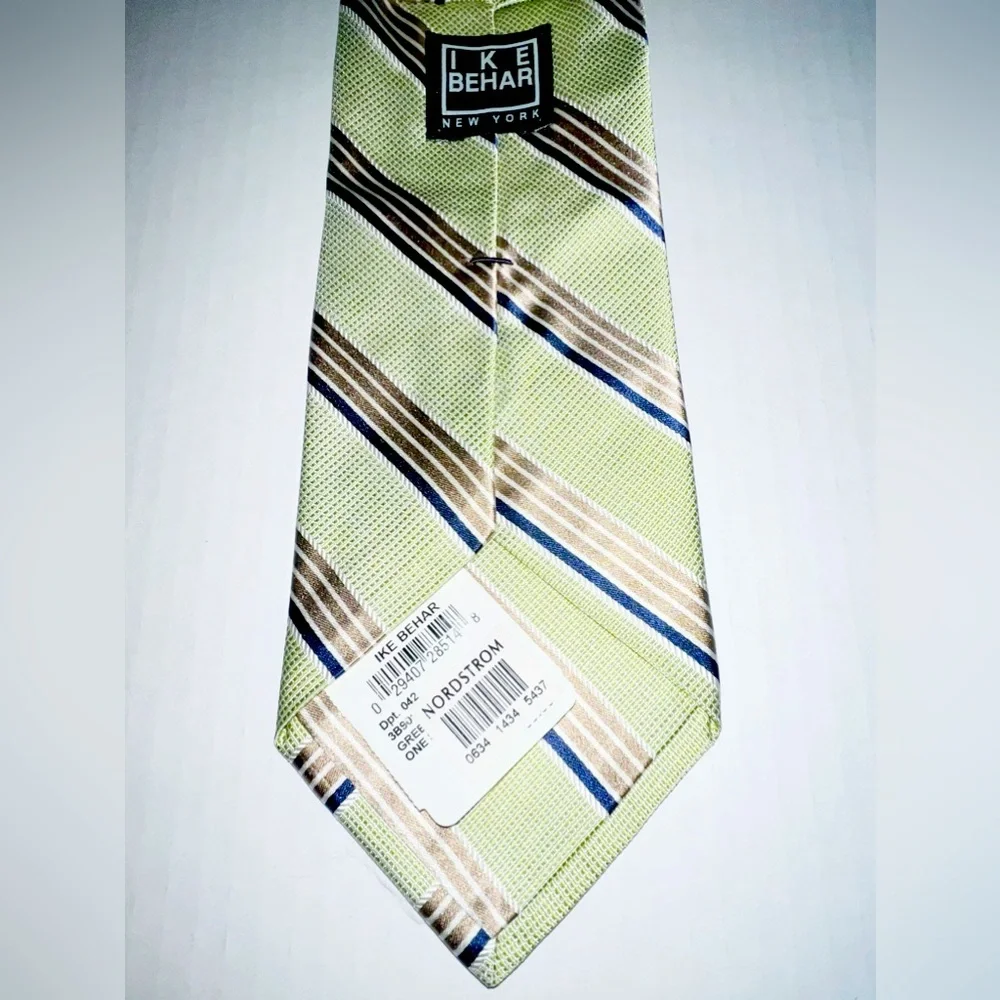 - New Ike Behar 100% silk Tie
